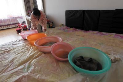福州楼上漏水，住户失联，小区没物管，业主维权难！律师来支招……